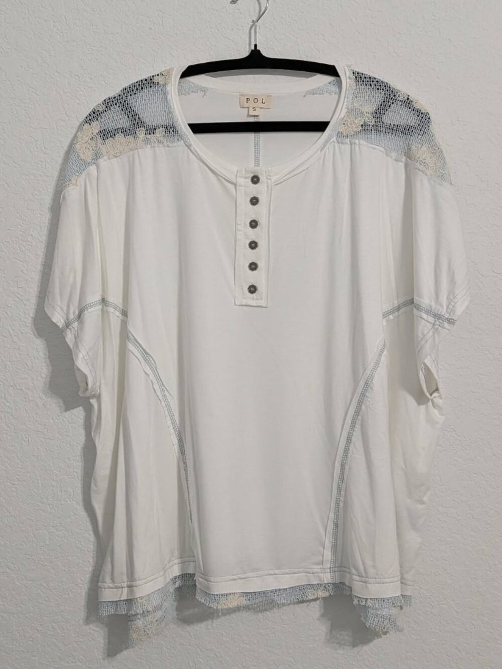 POL Women's Oversized Button Front Lace Top w/ Blue Floral Trim Top NWOT (Small)